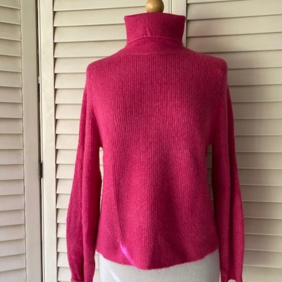 Fuchsia Turtleneck Sweater 🆕 - Picture 1 of 10